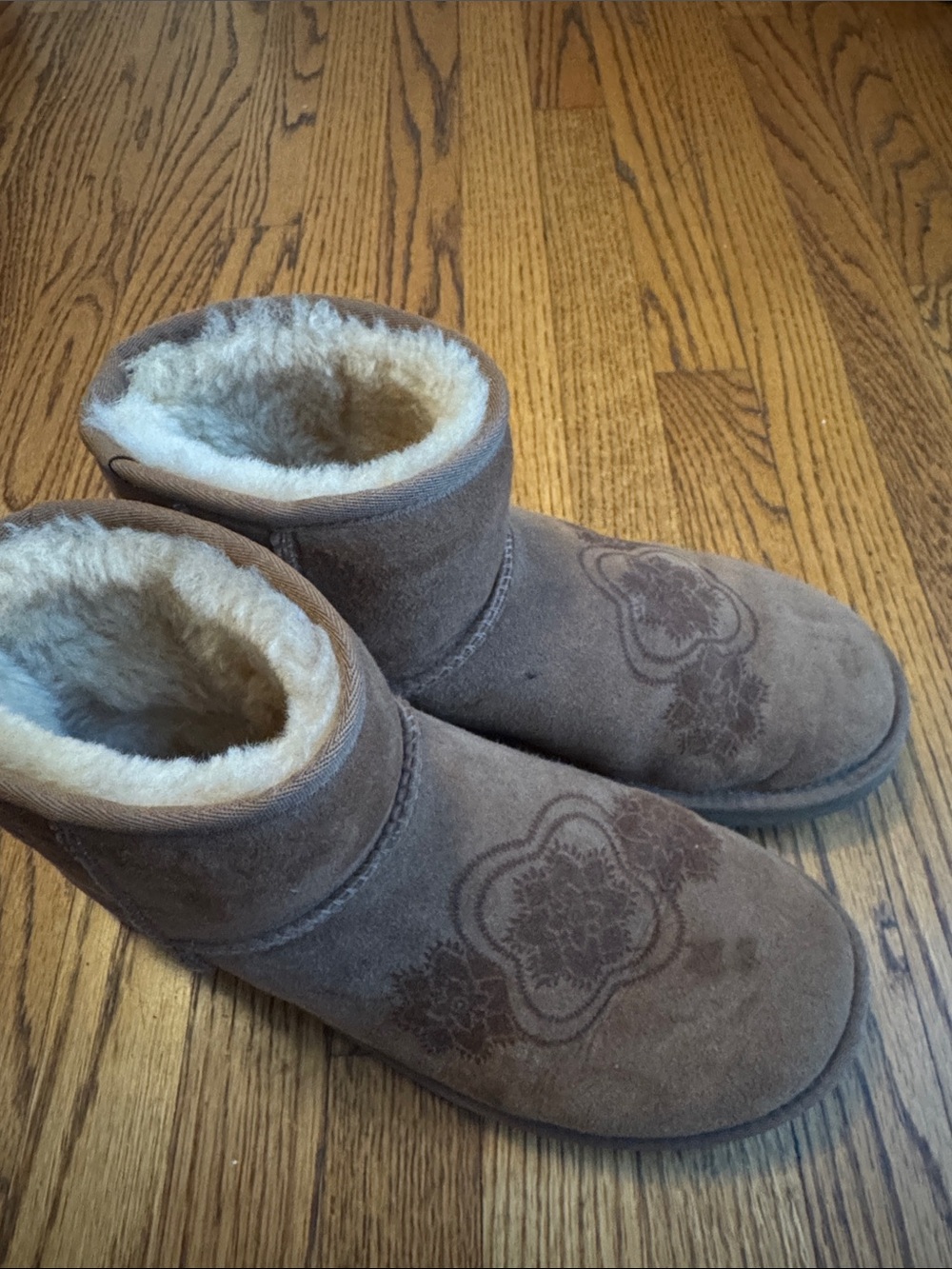 Uggs Women's Suede Shearling Lined Ankle Boots in Brown size 10